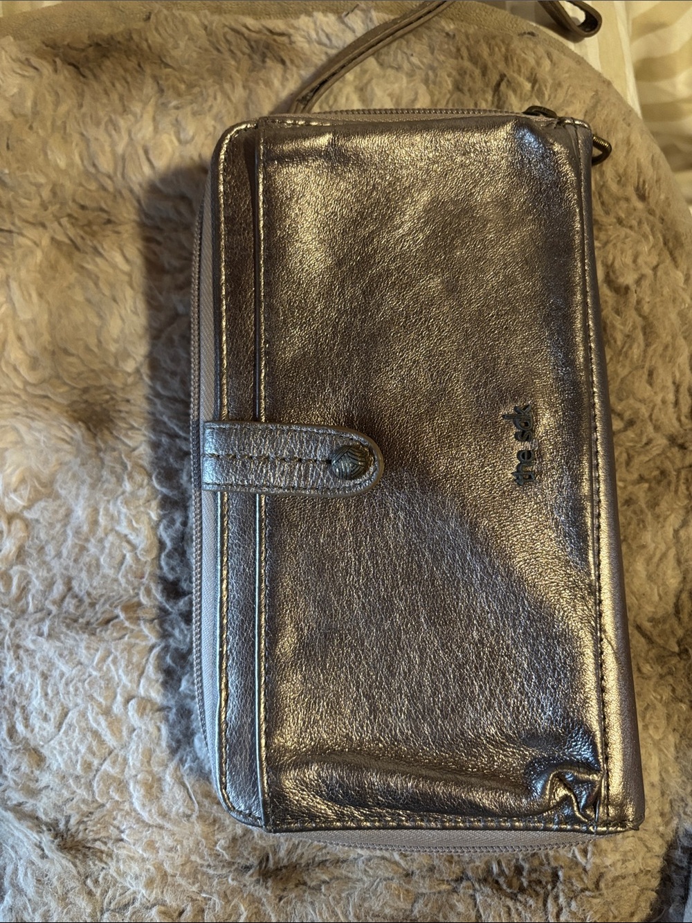 Relic Metallic Silver Phone Wallet Crossbody
